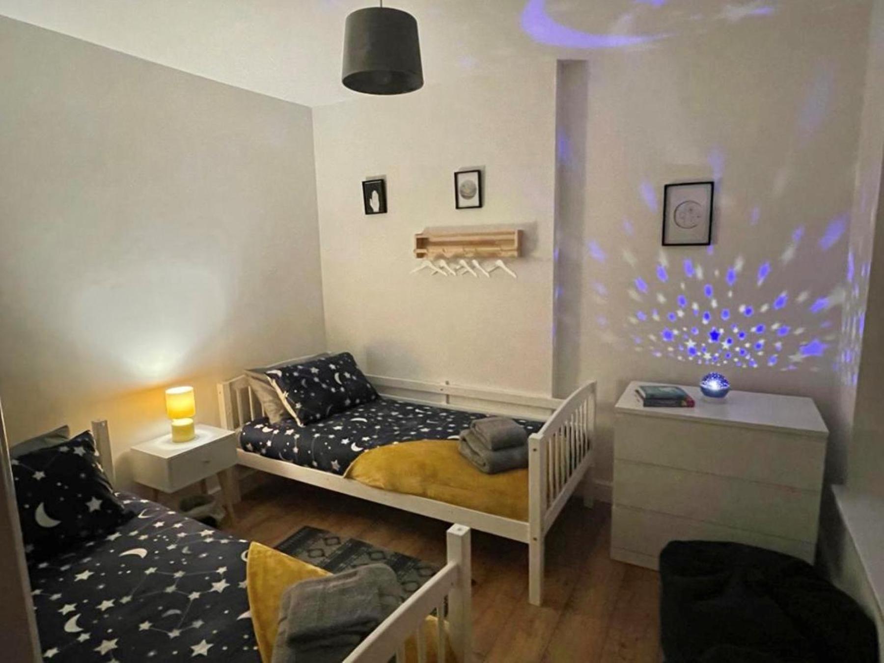 סוואנסי Casa One Hundred - A Beautiful 4 Bed House On The Beach Front מראה חיצוני תמונה