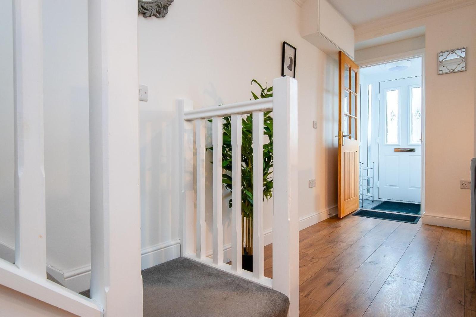 סוואנסי Casa One Hundred - A Beautiful 4 Bed House On The Beach Front מראה חיצוני תמונה