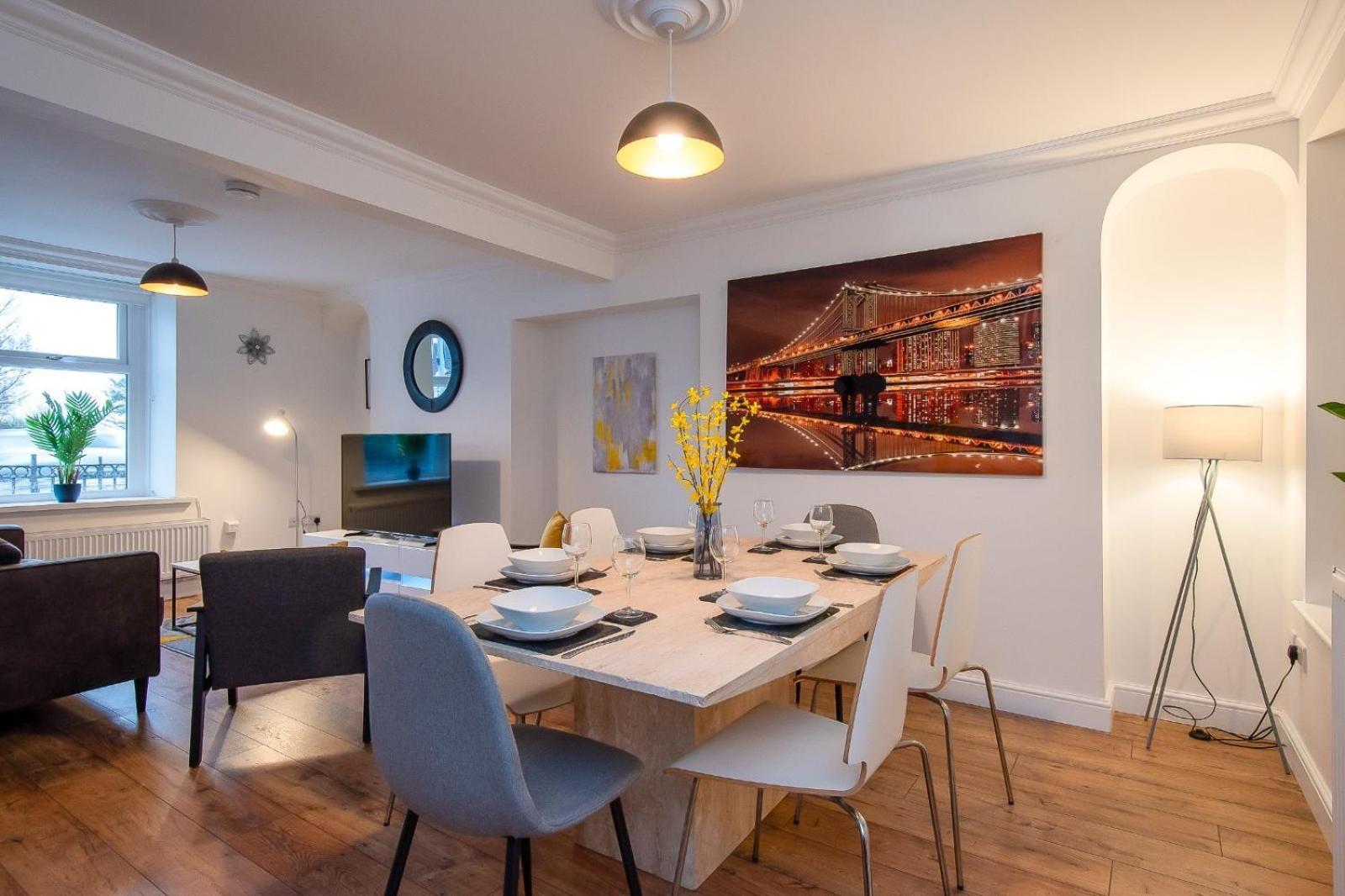 סוואנסי Casa One Hundred - A Beautiful 4 Bed House On The Beach Front מראה חיצוני תמונה