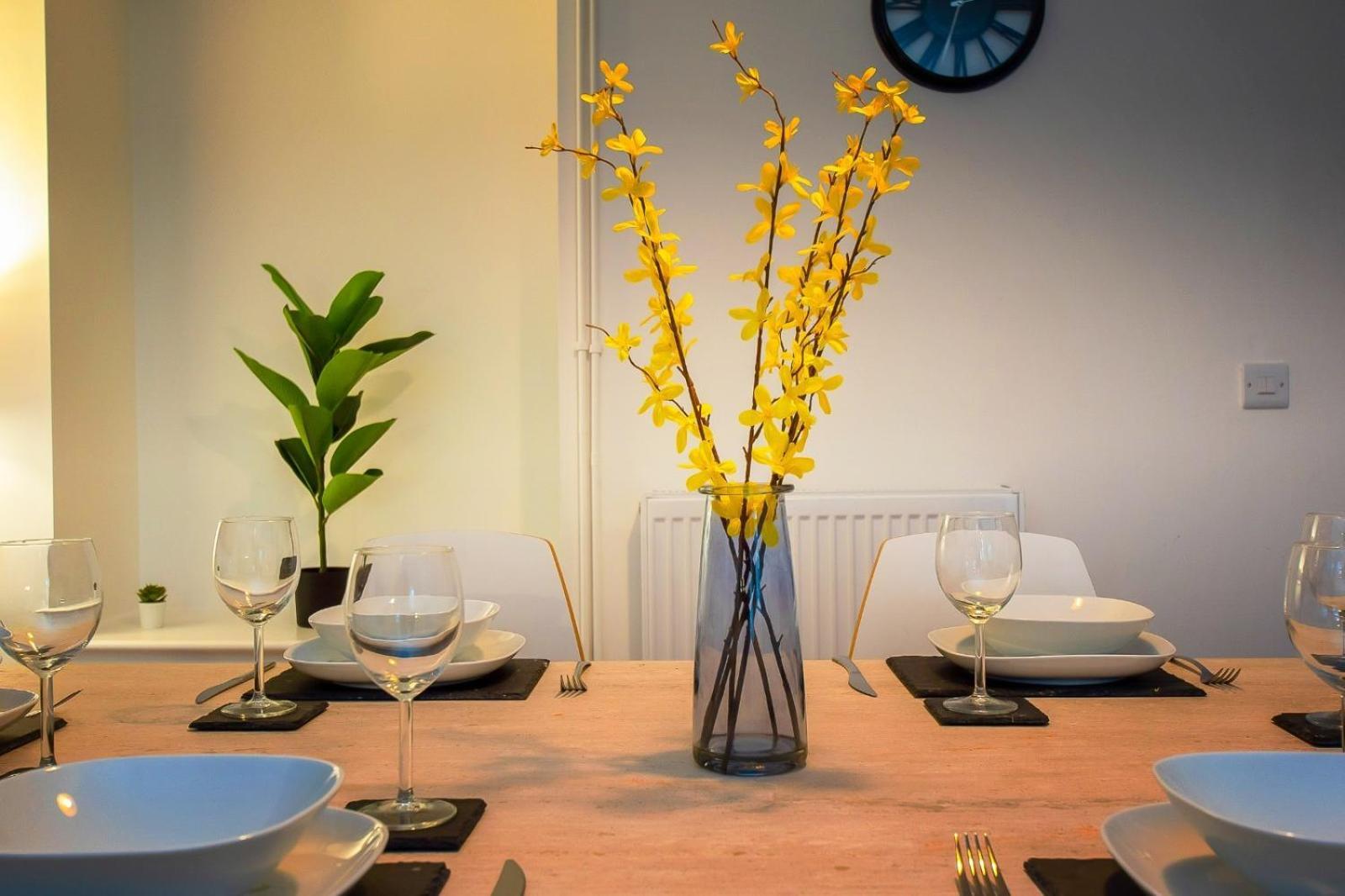סוואנסי Casa One Hundred - A Beautiful 4 Bed House On The Beach Front מראה חיצוני תמונה